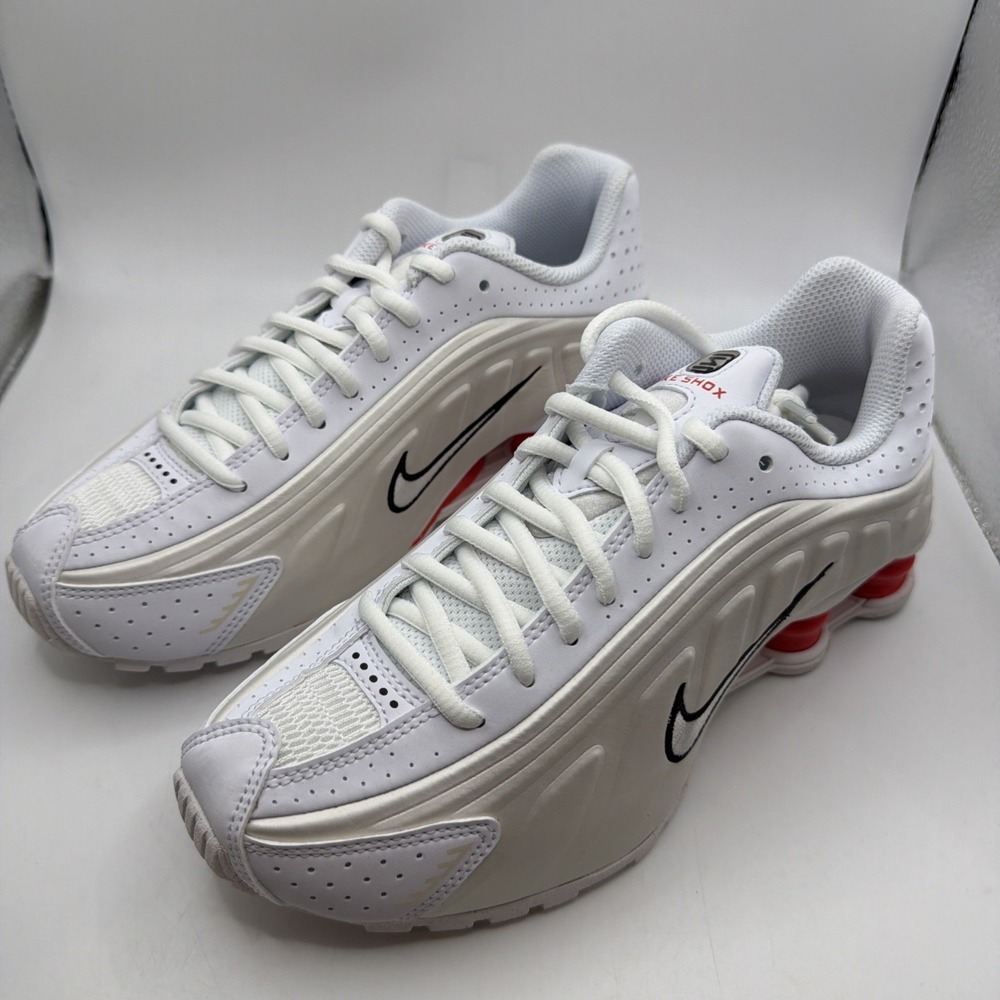 Nike Shox R4 (GS) Unisex Kids 4.5Y Women's 6 Sneakers White/Red/Black CW2626-102